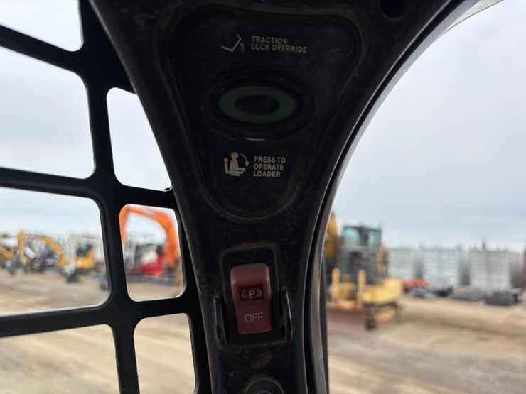 2015-bobcat-t770-image-27