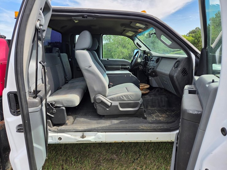 2013-ford-f550-image-8