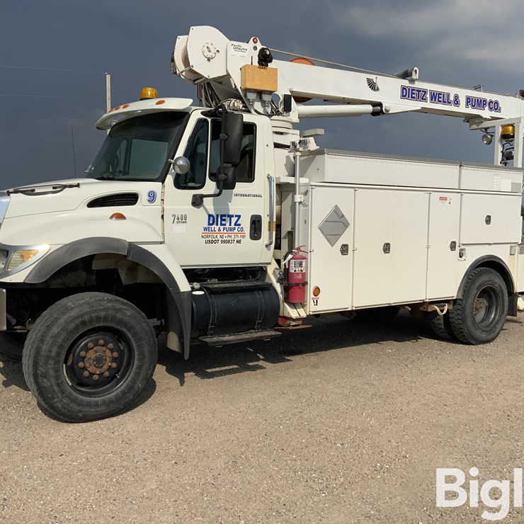 2003 INTERNATIONAL 7400