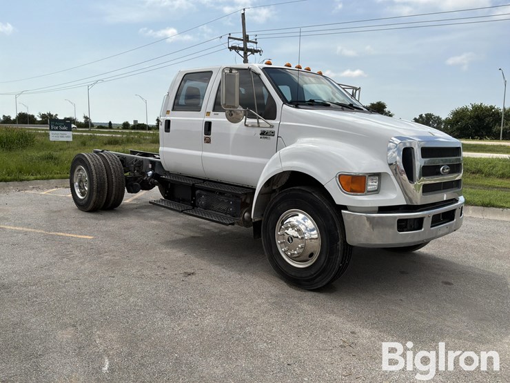 2012-ford-f750-image-3