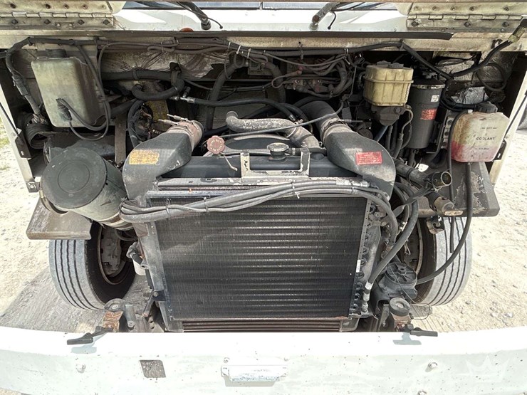 2000-freightliner-mt45-image-7