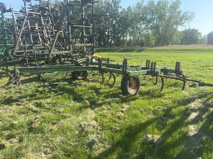 john-deere-100-image-1