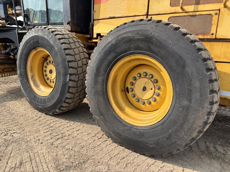 2009-deere-772g-image-40
