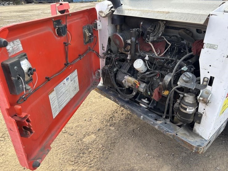 2016-bobcat-s590-image-26