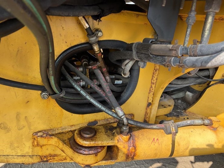 2009-deere-772g-image-45