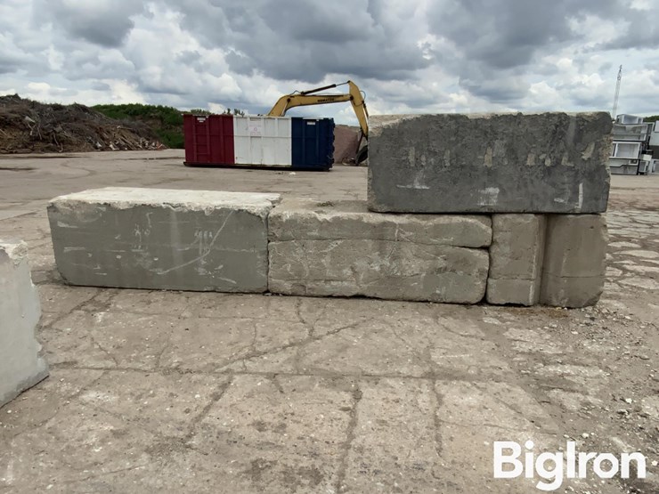 6'-x-3'-x-2.5'-interlocking-concrete-blocks-image-2