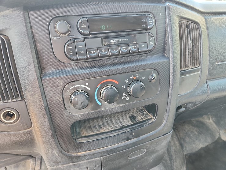 2005-dodge-ram-1500-image-24