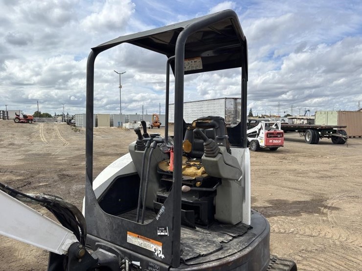 2013-bobcat-e26em-hydraulic-excavator-image-27