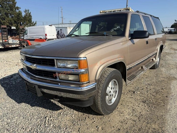 1995-chevrolet-suburban-1500-ls-image-1