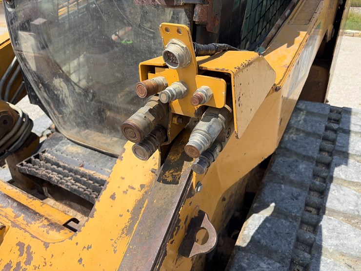 2012-caterpillar-279c2-image-12