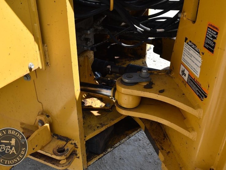 2019-deere-744kii-image-45