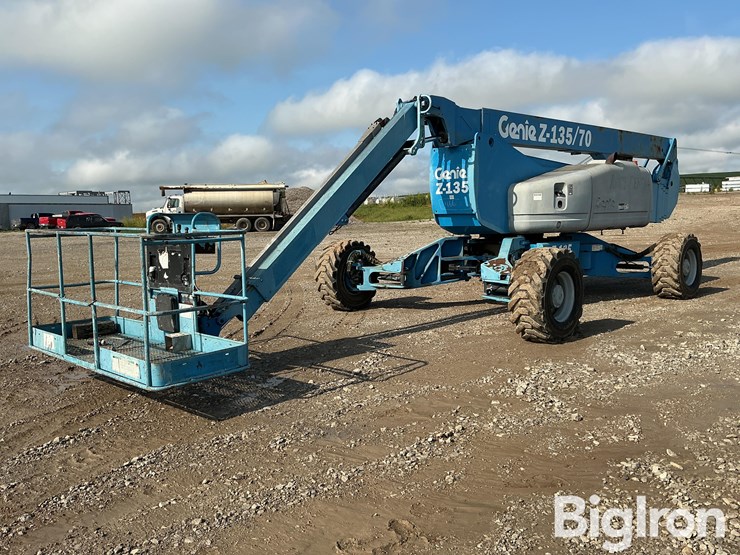 2007-genie-z-135-boom-lift-image-1