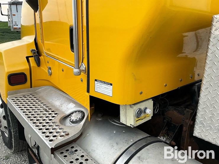 2003-kenworth-t600-image-18