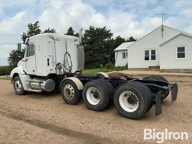 2007-freightliner-columbia-120-image-7