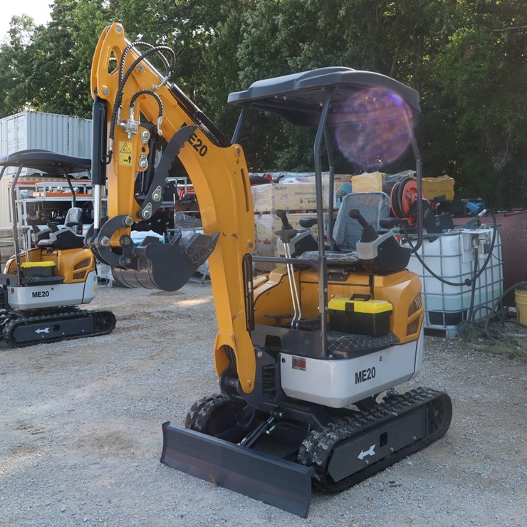 #1081 • MINI EXCAVATOR- ME20