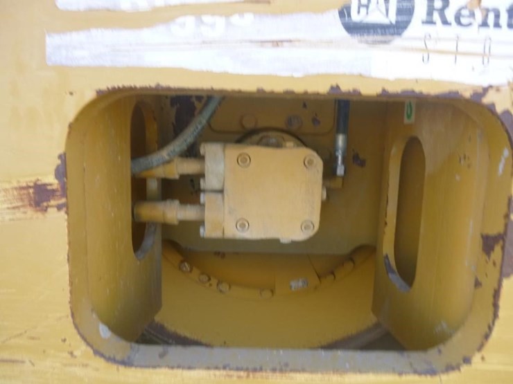 2011-caterpillar-cp56-image-19