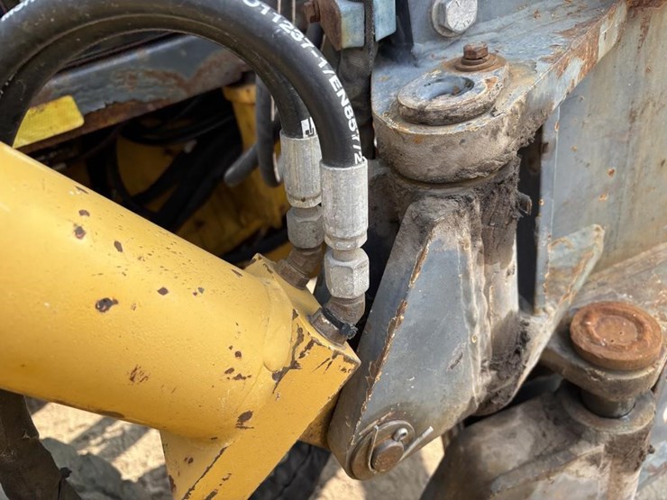 2009-deere-772g-image-33