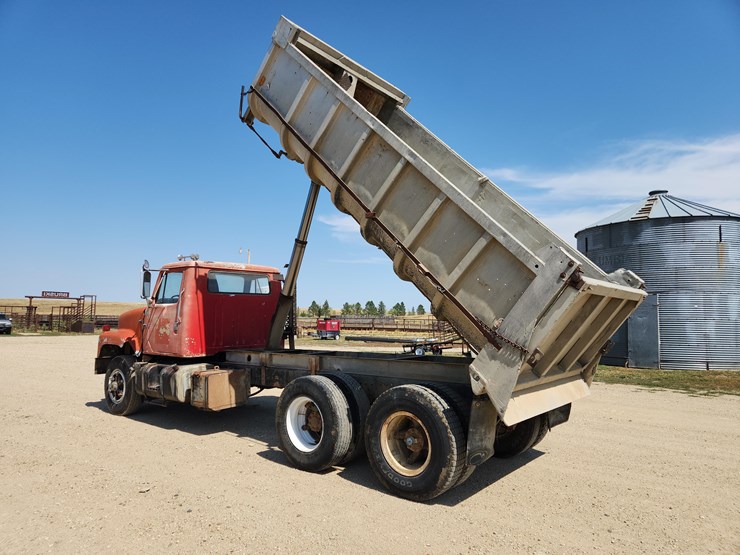 1979-international-f-2554-dump-truck-image-3