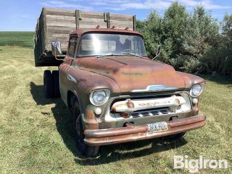 1957-chevrolet-4400-image-3