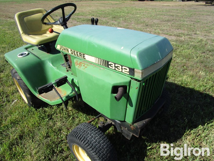 john-deere-332-image-9