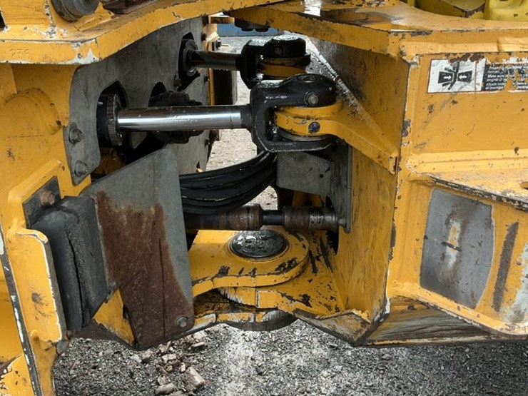 2005-john-deere-540-image-56