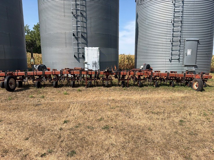 469-international-cultivator-image-2