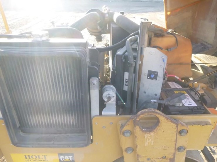 2013-caterpillar-cb22-image-21