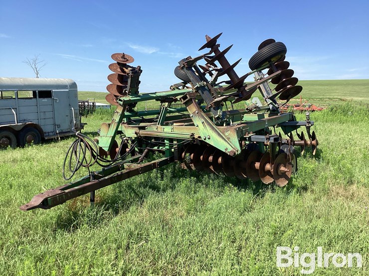 john-deere-331-image-1
