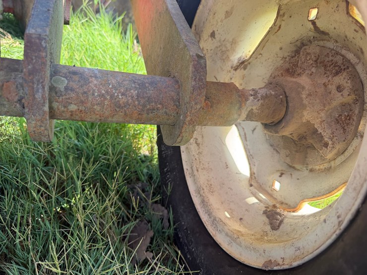 massey-ferguson-820-image-14