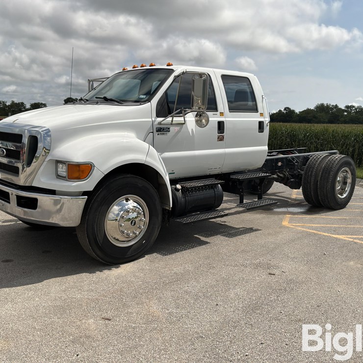 2012 FORD F750
