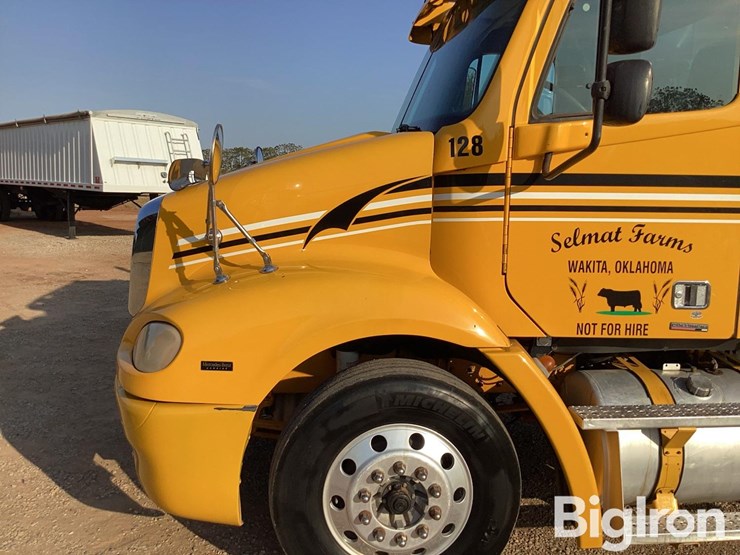 2007-freightliner-columbia-112-image-11