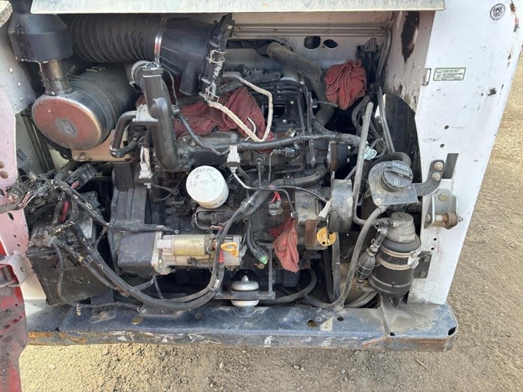 2016-bobcat-s590-image-27