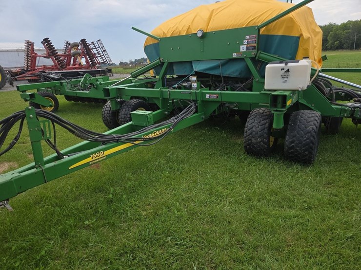 john-deere-1690-image-45