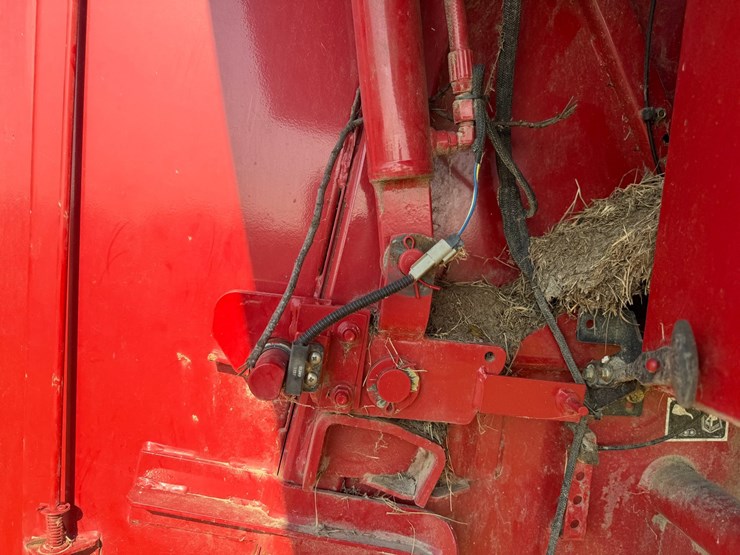 2014-new-holland-br7060-image-48