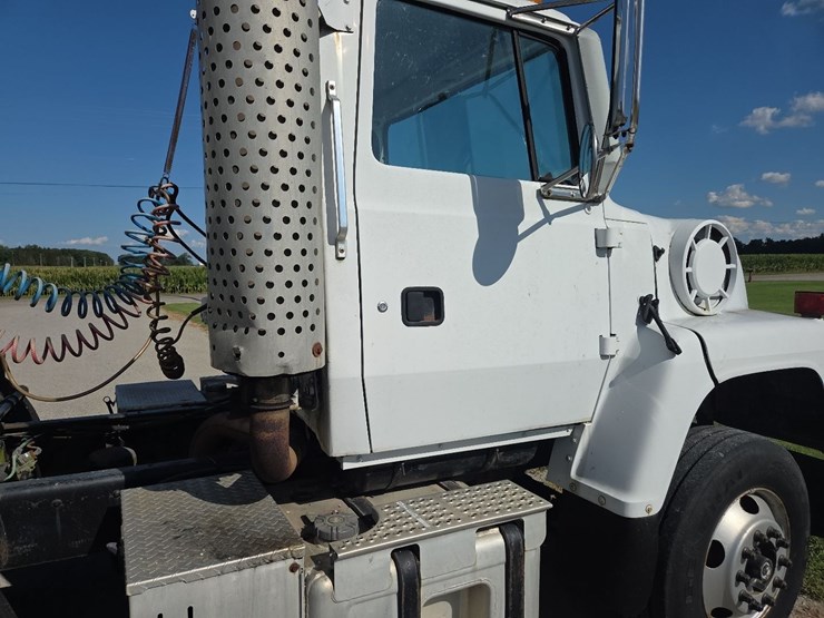 1996-ford-l9000-image-10