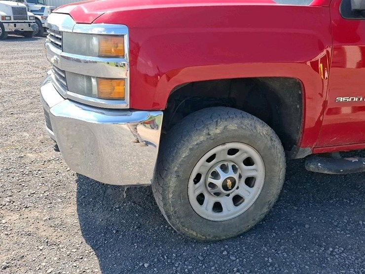 2015-chevrolet-3500-image-34