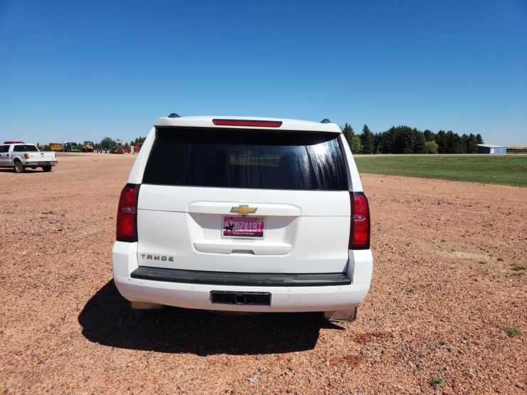 2015-chevrolet-tahoe-lt-image-4