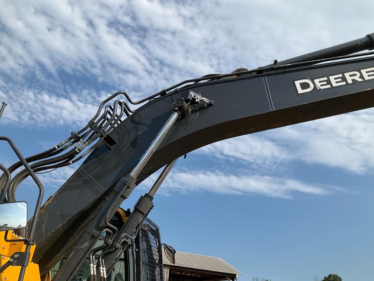 2023-john-deere-245-image-33