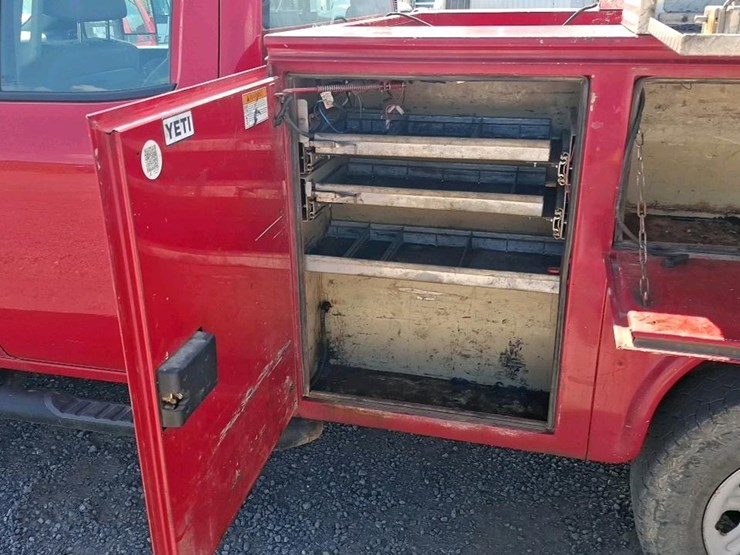 2015-chevrolet-3500-image-18