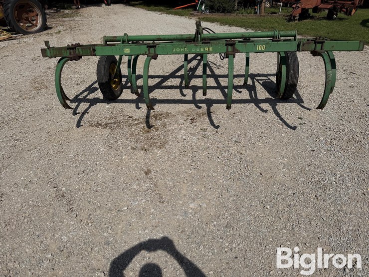 john-deere-100-image-6