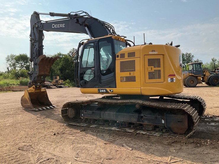 2023-john-deere-245-image-3