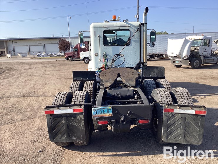 1997-freightliner-fld112-image-6