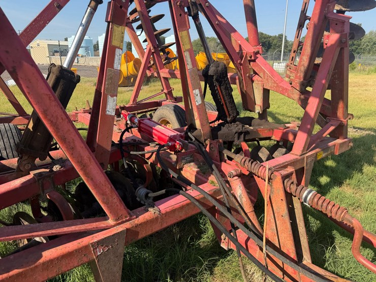 massey-ferguson-820-image-40