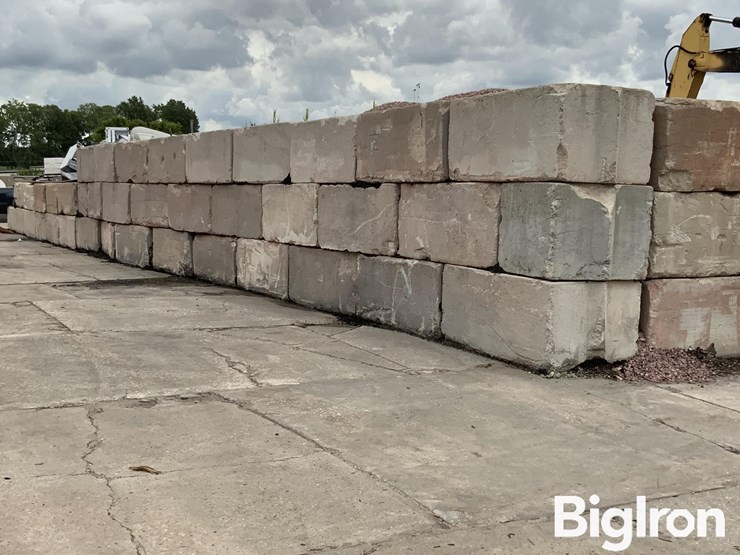 6'-x-3'-x-2.5'-interlocking-concrete-blocks-image-12