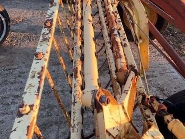 new-holland-258-image-3