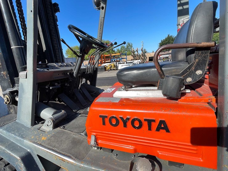 #1626-•-toyota-10,000lb-lift-capacity-forklift-(o3)-image-13
