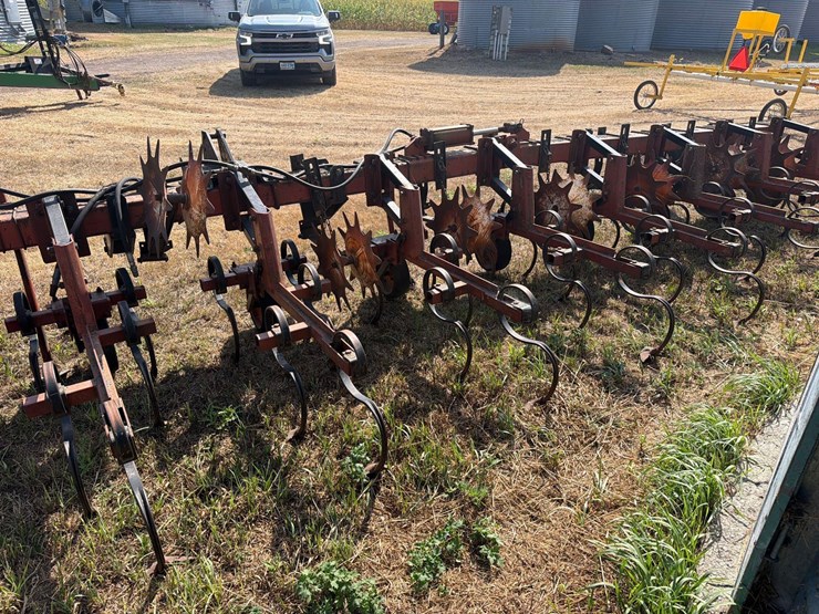 469-international-cultivator-image-8