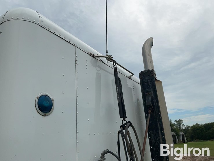 1992-freightliner-fld120-image-19