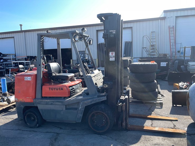 #1626-•-toyota-10,000lb-lift-capacity-forklift-(o3)-image-1