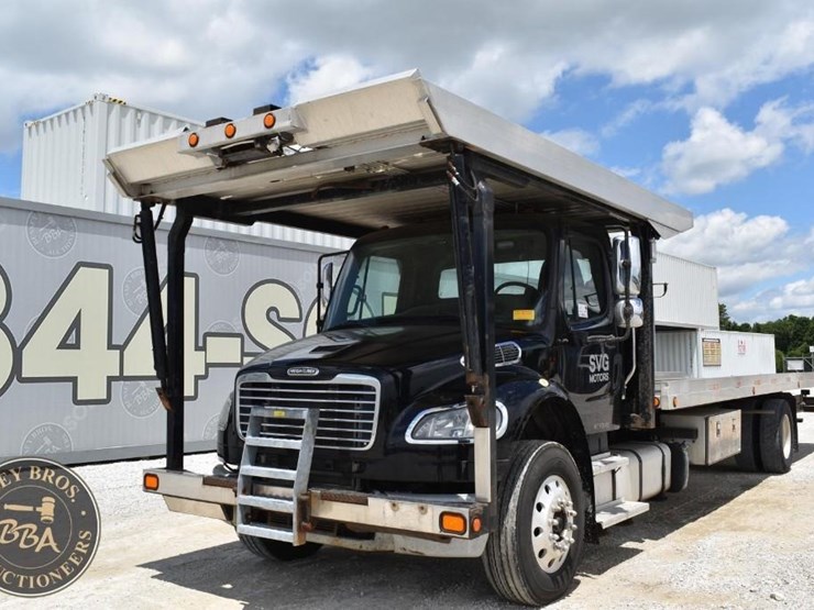 2015-freightliner-business-class-m2-106-image-1